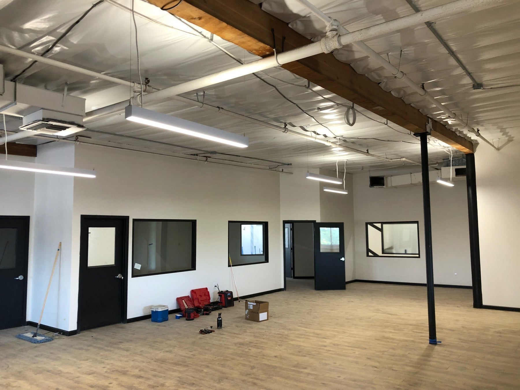 8 FT LED Linear Fixture, 8800 Lumens, 80W, CCT Selectable, 120-277V, White Finish, Canopy Kit Included