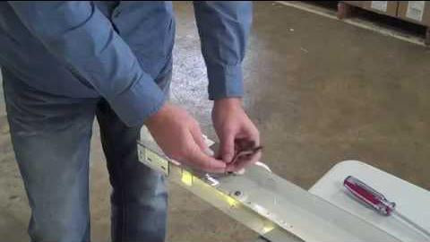 Retro a Fluorescent Strip Fixture to LED 