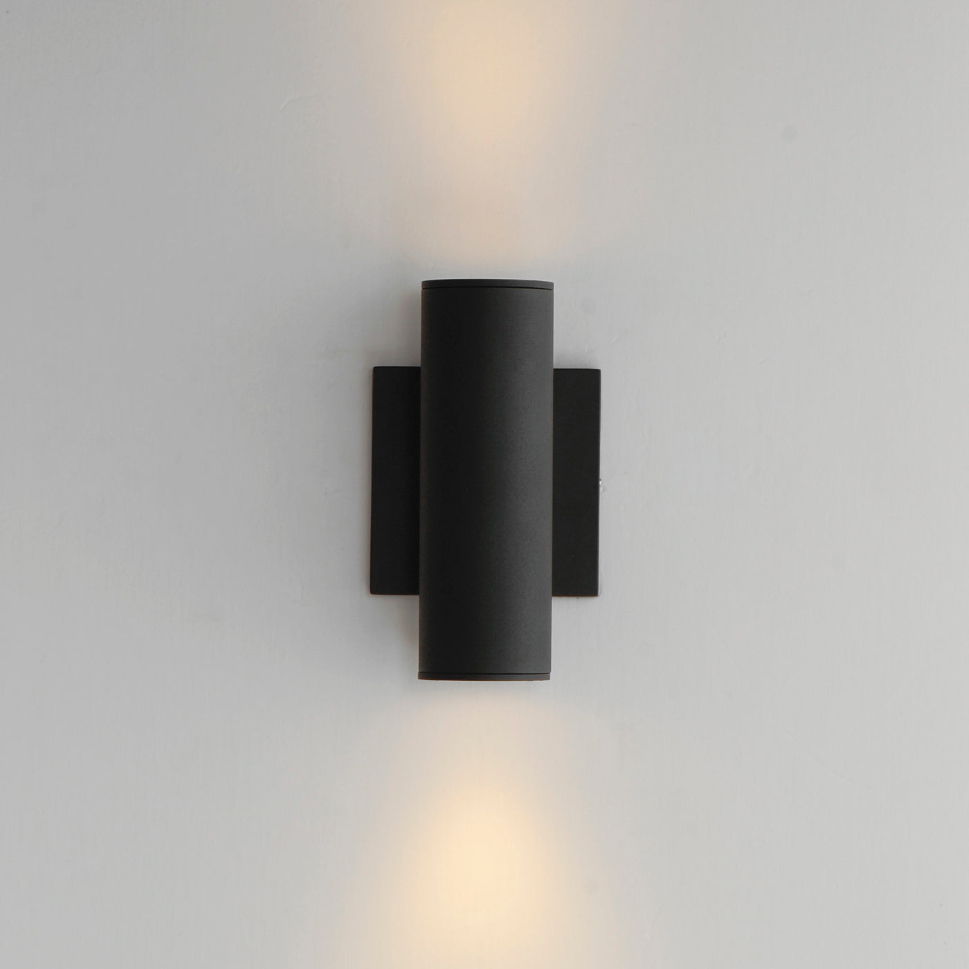 Calibro 7.5" LED Outdoor Sconce