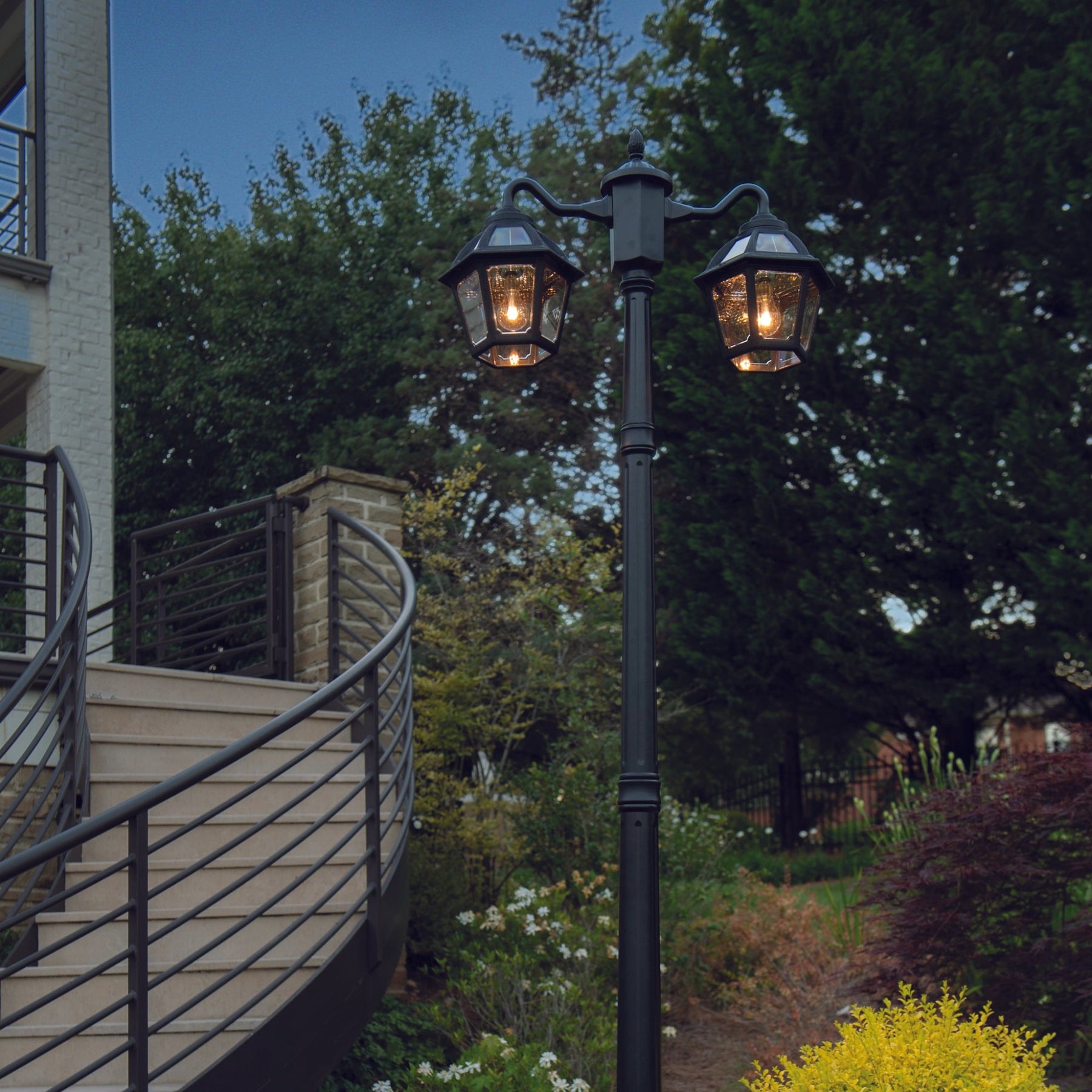 Polaris Double Head Lamp Post